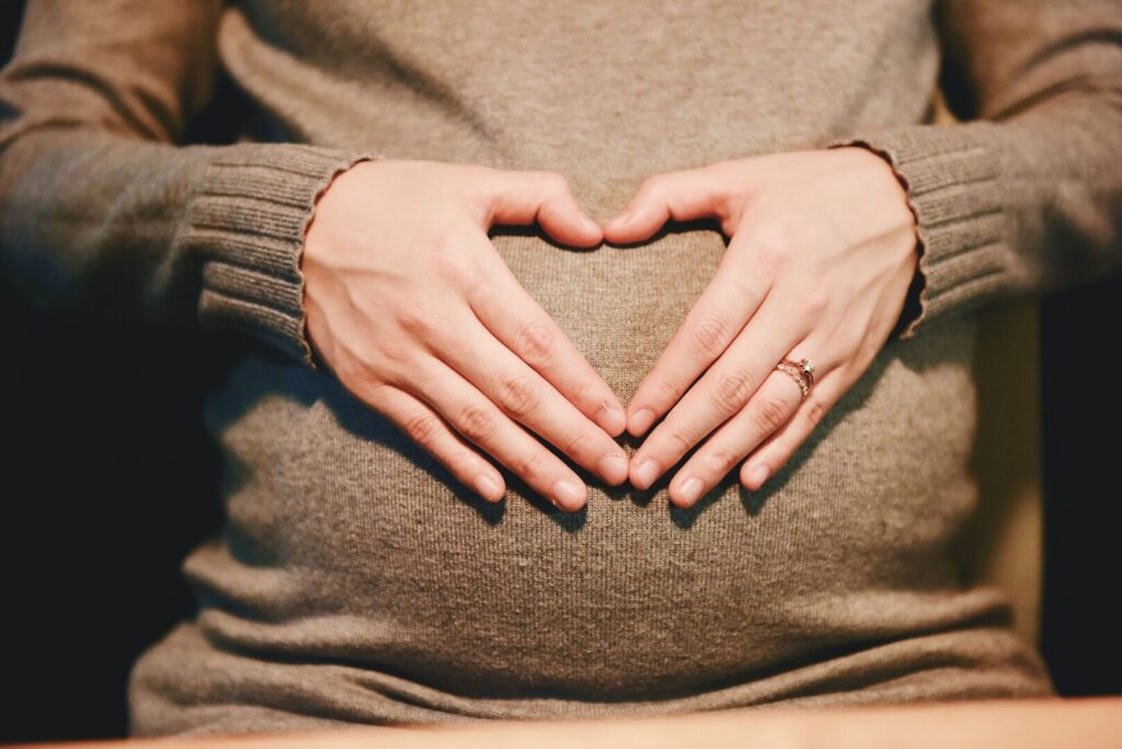 Quel côté pour dormir en étant enceinte ?