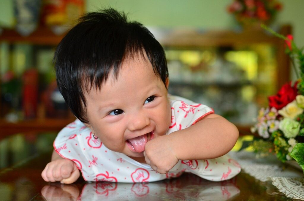 Conseils et astuces pour asseoir bébé de 4 mois à l’heure du repas